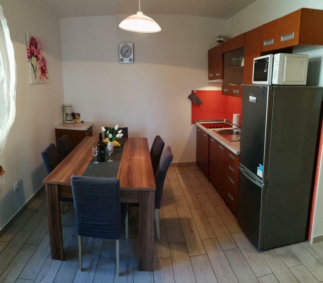 Apartmani Nada Klenovica Exterior photo